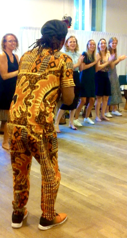 Afrikaanse Zangworkshop, vrijgezellenfeest in Amsterdam, Vrijgezellendag, Afrikaans zingen, AfrikaCentrale